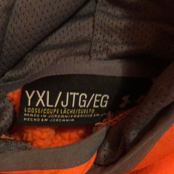 Under Armor Sweat Shirt - Picture 2 of 2